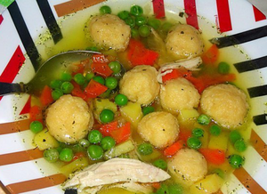 Рецепт супа с клёцками из амарантовой муки и зелёным горошком