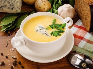 Вкусный сытный сырный суп