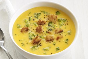 Способ приготовления сырного супа с колбасками
