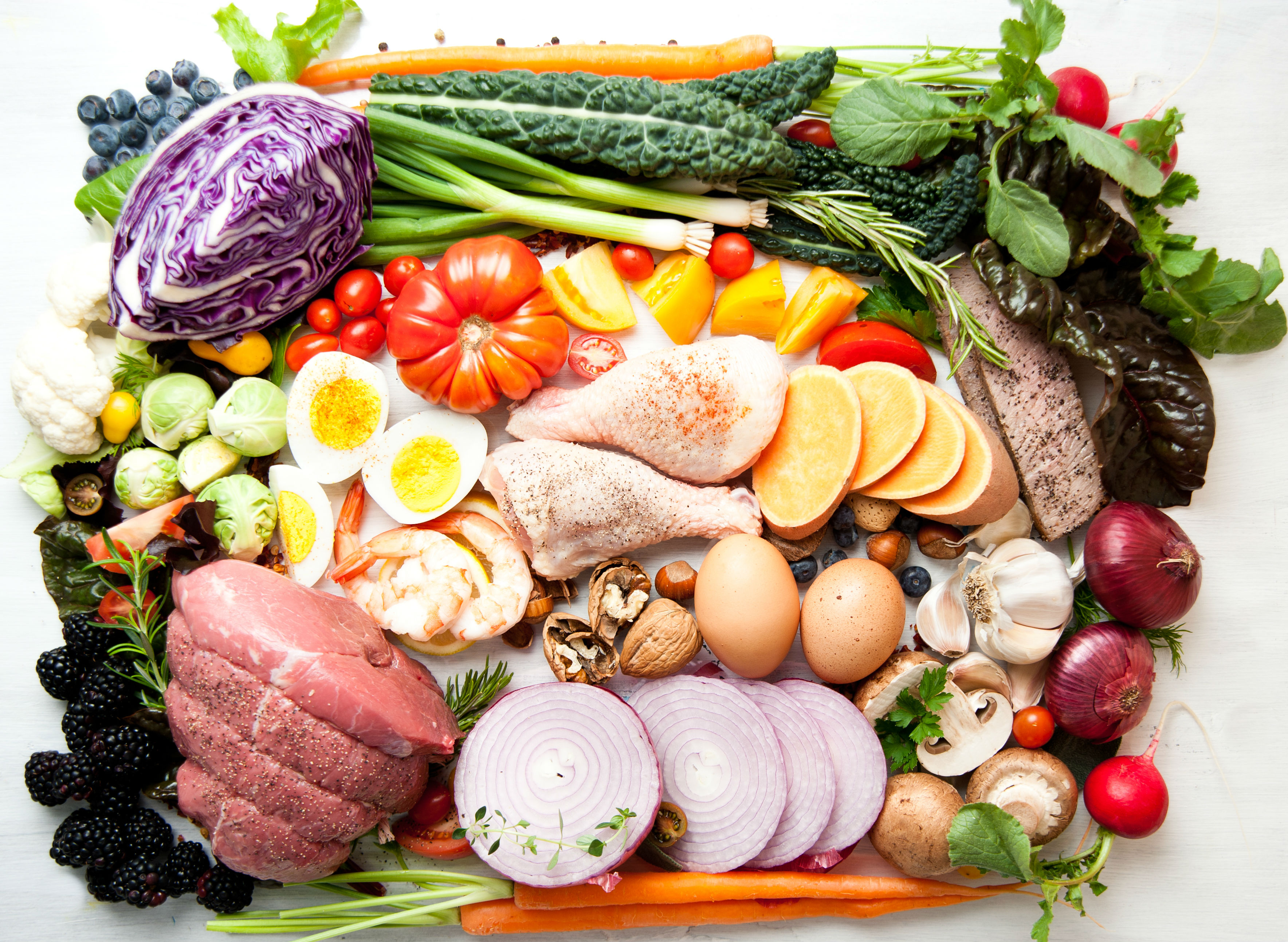 Есть сырые овощи и фрукты. Продукты овощи. Мясо овощи фрукты. Разные продукты. Полезные продукты.