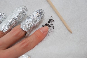 Как можно убрать гель лак с ногтей