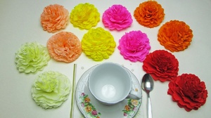 Метод создания цветов из гофрированной бумаги