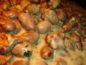 Куриные сердечки с грибами и сыром в духовке