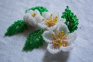 Техника плетения цветов из бисера