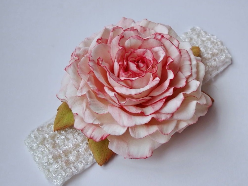 Розово-белая роза из фоамирана