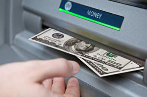 Получение денег из банкомата